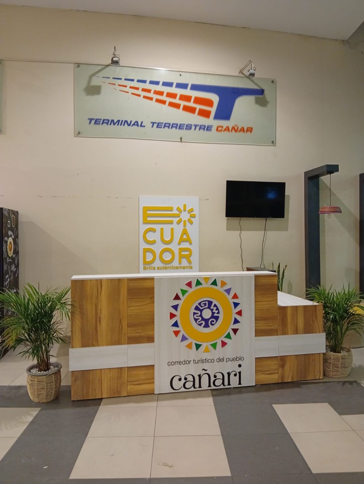 Punto de información turística en el Terminal Terrestre de Cañar